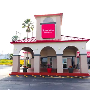 Ramada By Wyndham Orlando South Отель